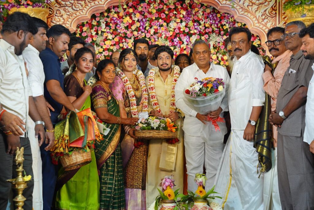 அமைச்சர் Bussy N. Anand கோவையில் நடைபெற்ற திருமண விழாவில் மணமக்களை வாழ்த்தினார்