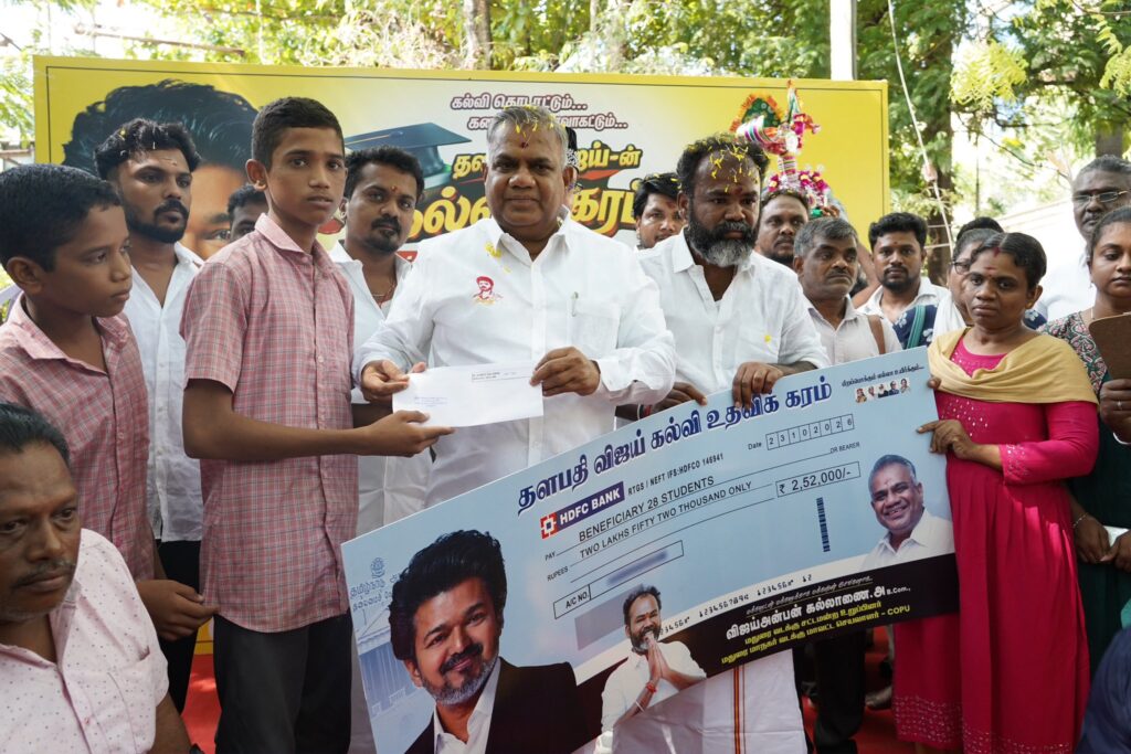 மதுரையில் 28 மாணவர்களுக்கு கல்வி உதவித்தொகை வழங்கும் நிகழ்வில் பங்கேற்ற Bussy Anand