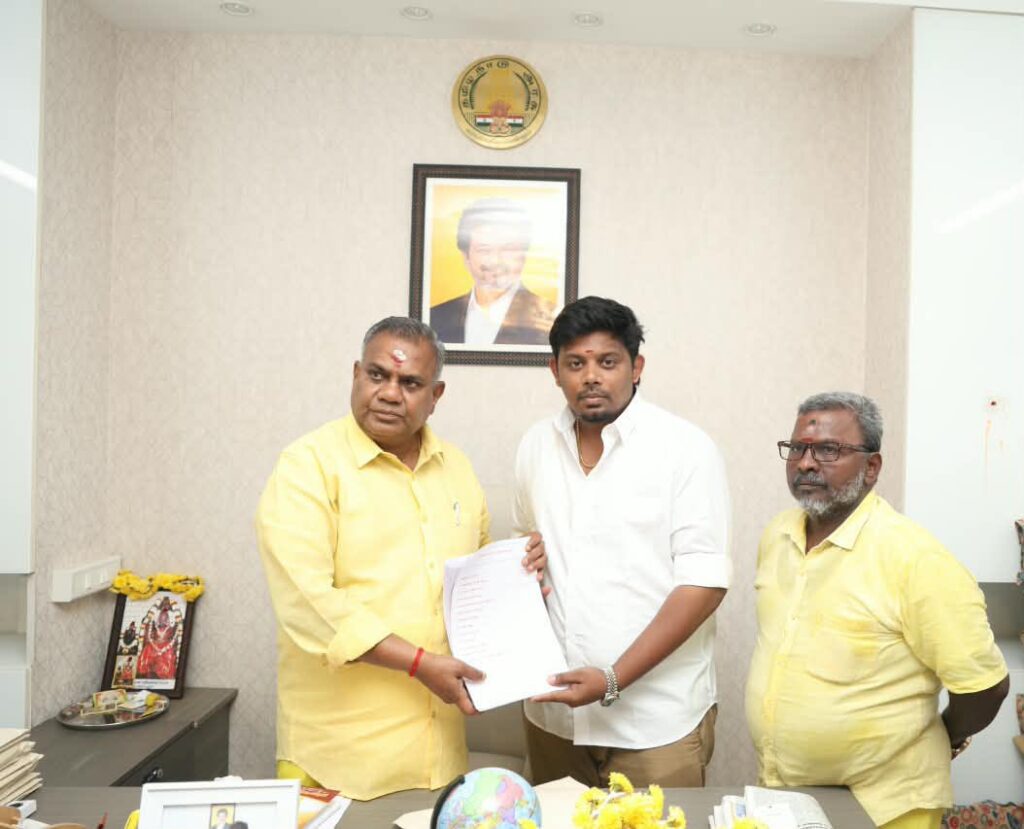 தியாகராய நகர் தொகுதியில் விலையில்லா ஆட்டோ திட்டத்திற்கான விண்ணப்பப் படிவங்கள் வழங்கும் Bussy Anand