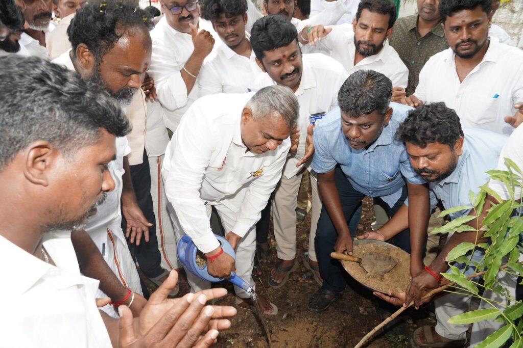 மதுரை தல்லாகுளம் புதுக்குளம் கண்மாய் புனரமைப்புப் பணிகளைத் தொடங்கி வைத்த Bussy Anand