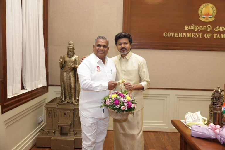 இடைத்தேர்தல் வெற்றிக்குப் பிறகு தமிழக முதலமைச்சர் C. Joseph Vijay-ஐ தலைமைச் செயலகத்தில் சந்தித்த Bussy N. Anand